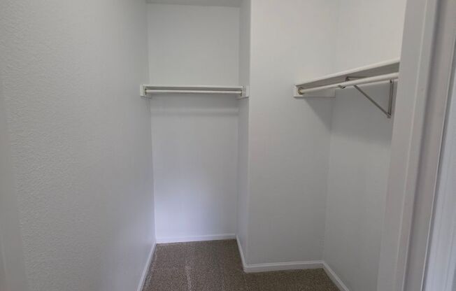 1 bed, 1 bath, 869 sqft, $1,465, Unit 1602-103