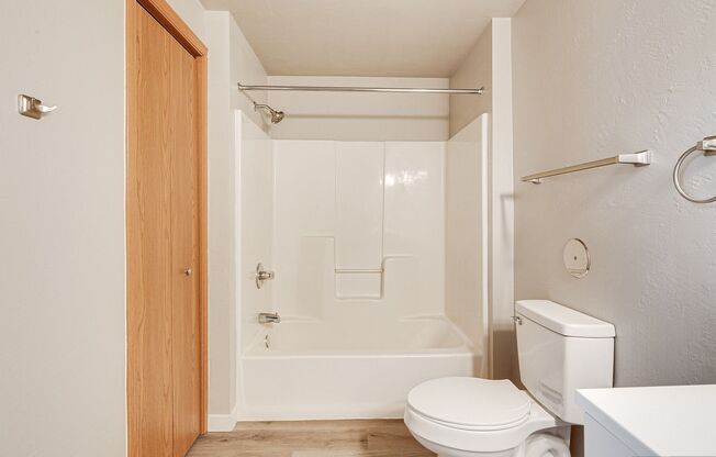 1 bed, 1 bath, 800 sqft, $1,099, Unit D5