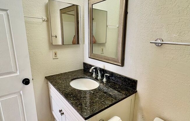 1 bed, 1 bath, 650 sqft, $1,270, Unit 2550 N. Alafaya Trail 6207