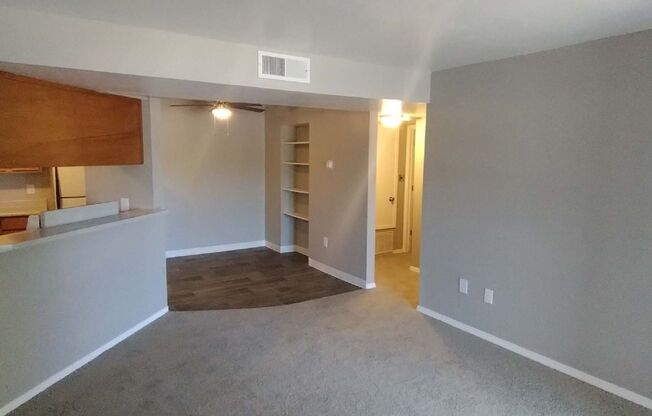 2 beds, 2 baths, 894 sqft, $1,200, Unit 44