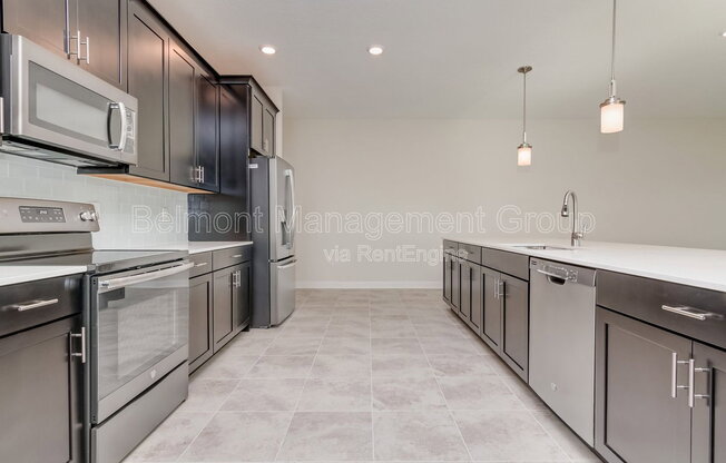 4 beds, 2.5 baths, 3,200 sqft, $3,300