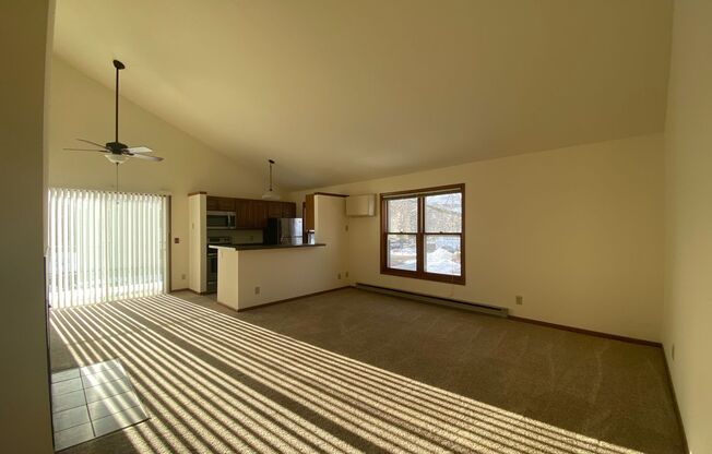 2 beds, 1 bath, 950 sqft, $1,795, Unit 7641CD