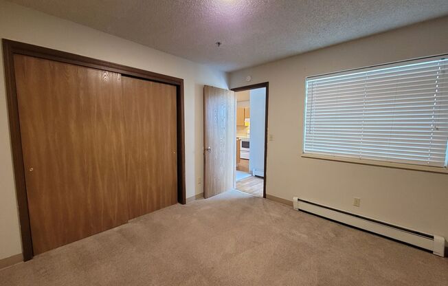 2 beds, 1 bath, 888 sqft, $1,645, Unit 115