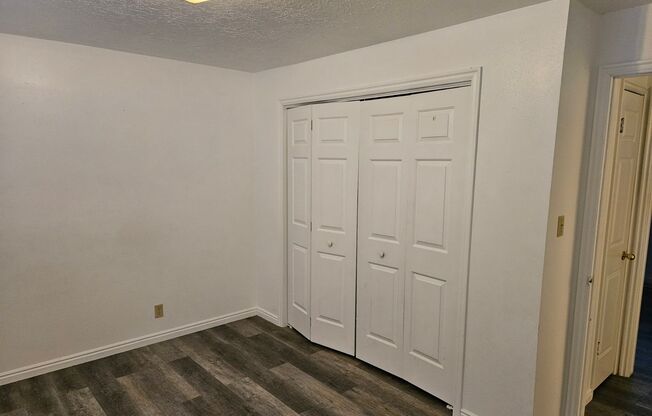 2 beds, 1 bath, $1,325, Unit 835