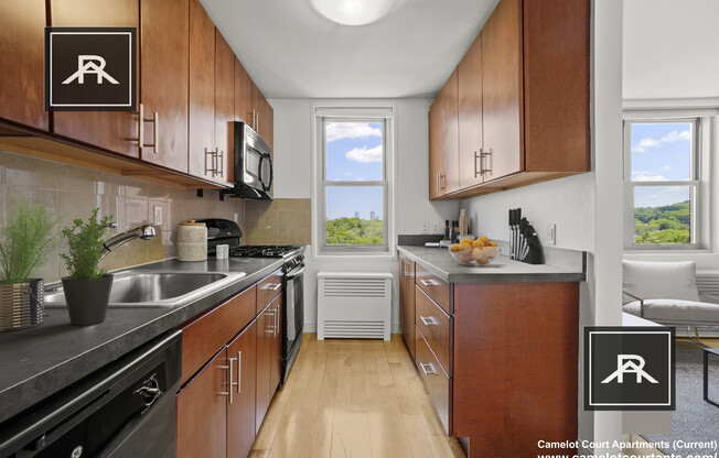13 CAMELOT CT