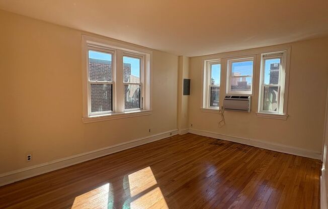 1 bed, 1 bath, 530 sqft, $1,195, Unit 405