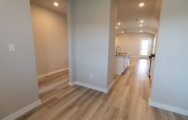 Like-New 3BR Smart Home | Modern Finishes in Georgetown