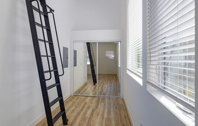 Studio, 1 bath, 439 sqft, $2,245, Unit 707