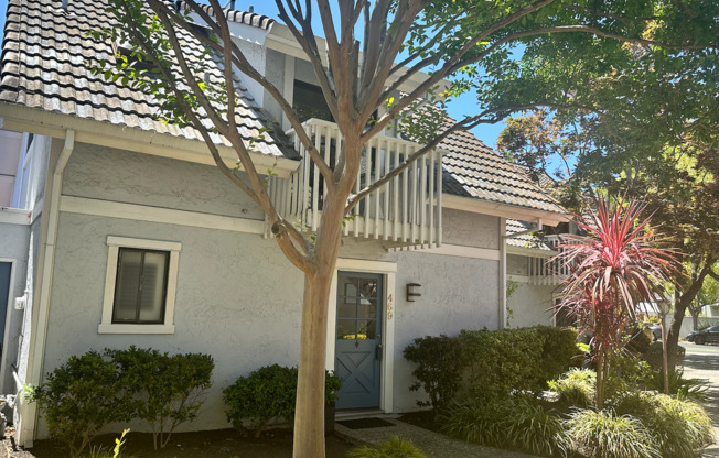 Palo Alto: Beautiful 2 Bedroom 1.5 Bathroom Chalet-Style Townhome!