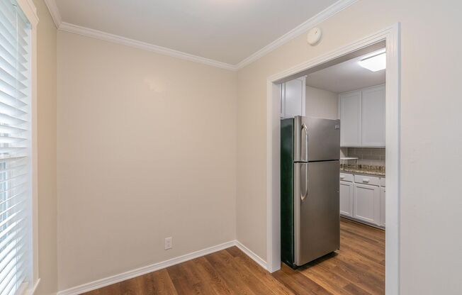 Recently updated 2-bedroom duplex in the desirable Ridglea area.