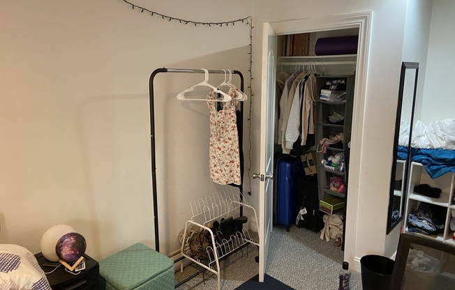4 beds, 1 bath, $6,600, Unit 1