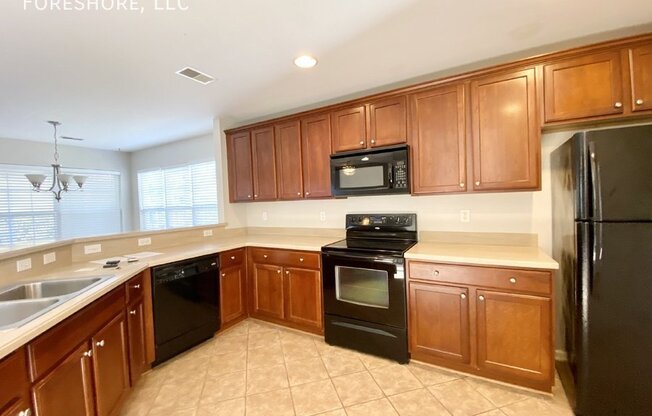 121 OAKESDALE DR
