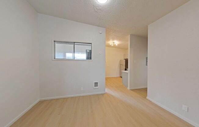 2 beds, 1 bath, 647 sqft, $1,660, Unit 21B