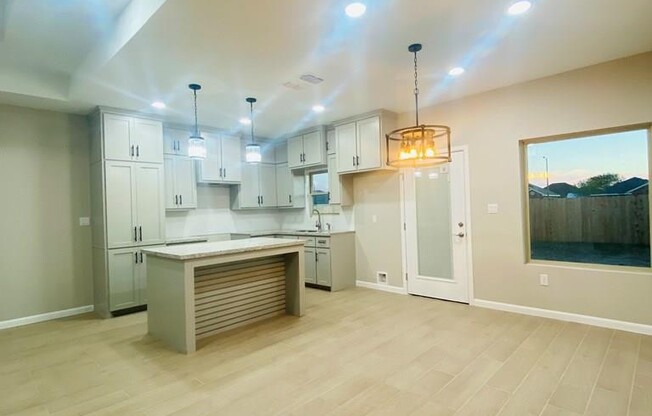 7606 AGAVE AVE