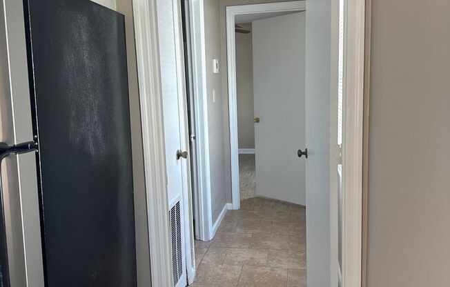 1 bed, 1 bath, $975, Unit 29