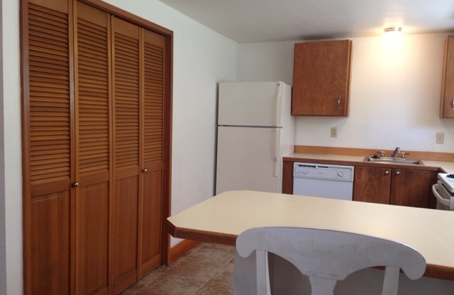 2 beds, 1 bath, $1,795