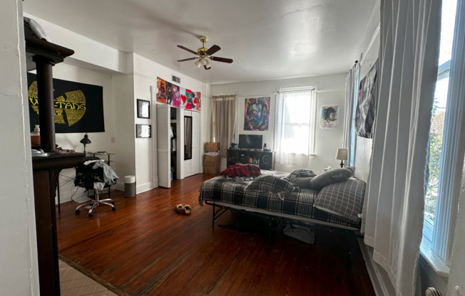 3 beds, 2 baths, $4,200, Unit Apt A