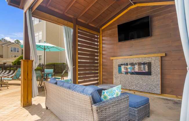 Comfortable sitting area by the pool with a relaxing couch at Angel Landing apartments in Pensacola, FL