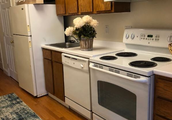 1 bed, 1 bath, , $3,300, Unit 10