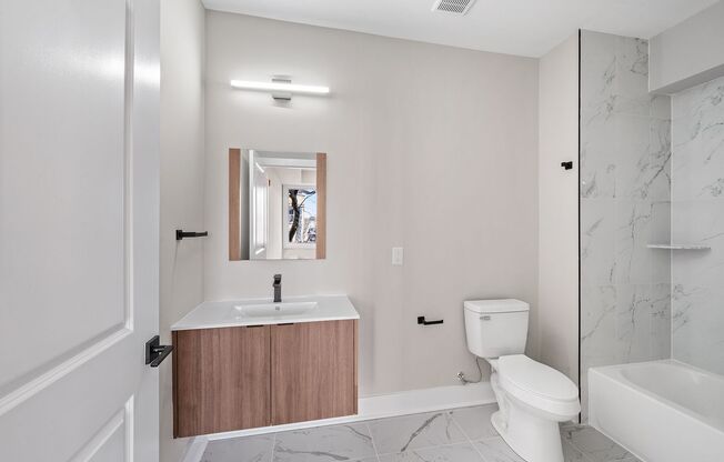 2 beds, 2 baths, 858 sqft, $1,749, Unit 212