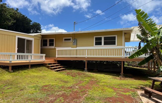 Charming Kalae Cottage with Ocean Views & Mountain Breezes
