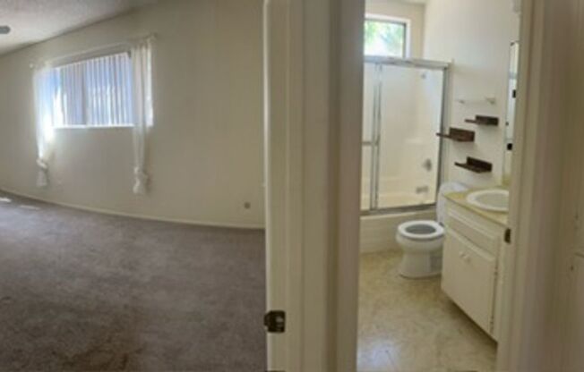 1 bed, 1 bath, 700 sqft, $2,000, Unit Unit # 4