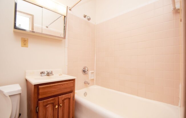 1 bed, 1 bath, 560 sqft, $855, Unit 55-21