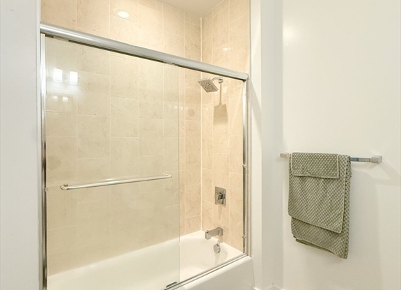 2 beds, 1 bath, 730 sqft, $4,600, Unit 406