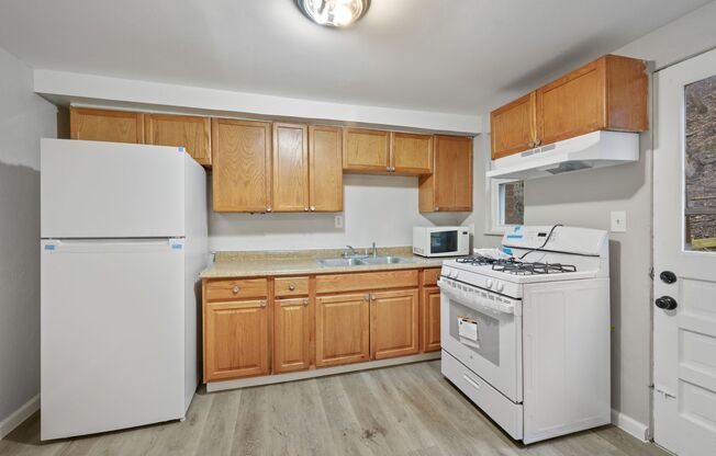 3 beds, 1 bath, $1,400