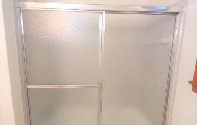 2 beds, 1 bath, 903 sqft, $1,150, Unit B-12