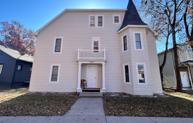 1017 Laramie