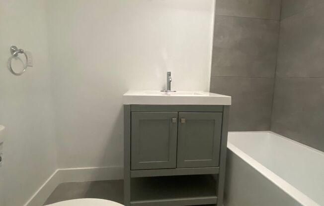 2 beds, 2 baths, $2,750, Unit 304