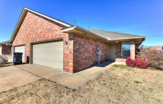 3 beds, 2 baths, $1,349