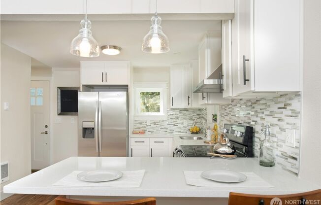 4 Bed 3 Bath SFR Fully Fenced Home in Shoreline