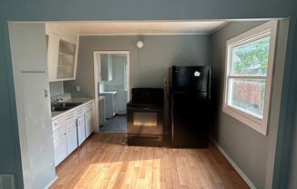 2 beds, 1 bath, $810