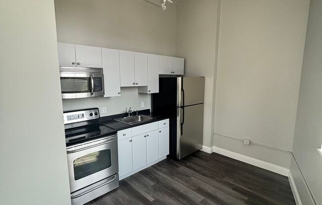 Studio, 1 bath, 579 sqft, $2,025, Unit 307A