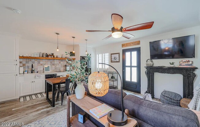 1081 N ORO VIS CT
