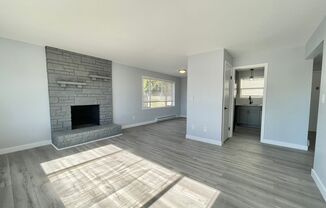 2 Bedroom 2 Bathroom Ballard Duplex!