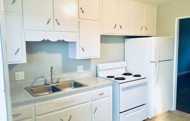 2 beds, 1 bath, 750 sqft, $1,095, Unit B12 1037 08