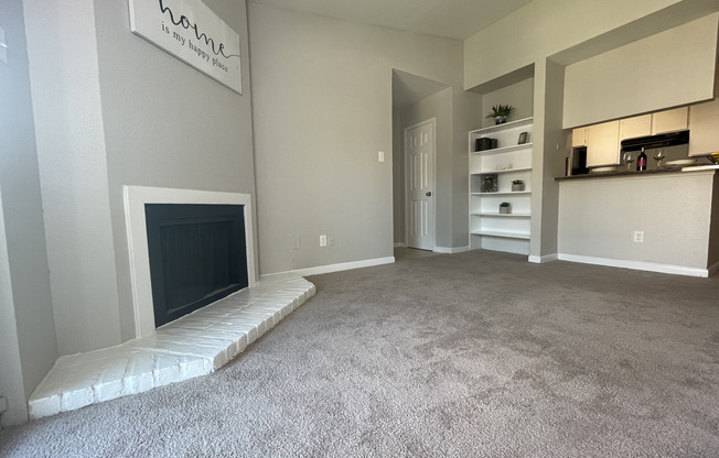 2 beds, 1 bath, 784 sqft, $1,099