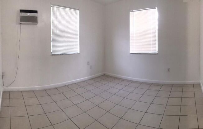 1 bed, 1 bath, 400 sqft, $1,500, Unit 352-5