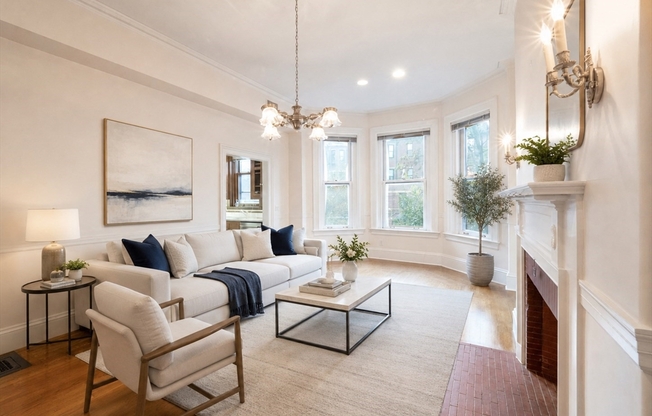 218 COMMONWEALTH AVE