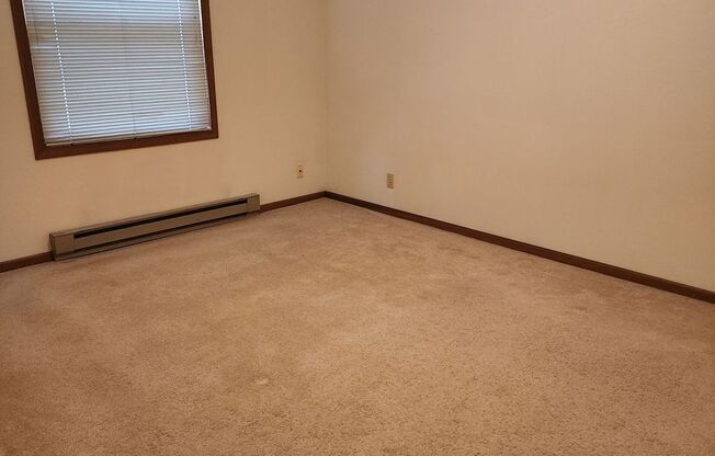 2 beds, 1 bath, $925