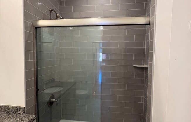 2 beds, 1 bath, 999 sqft, $2,100, Unit 13