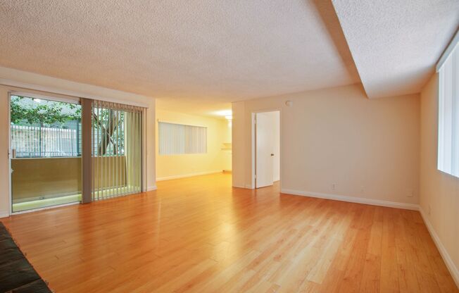 12246 Montana Ave. Across from Brentwood Golf Course!