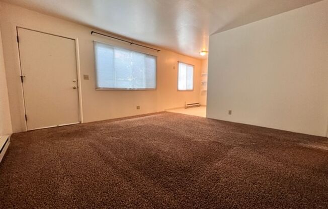 1 bed, 1 bath, 635 sqft, $1,095, Unit 598-2