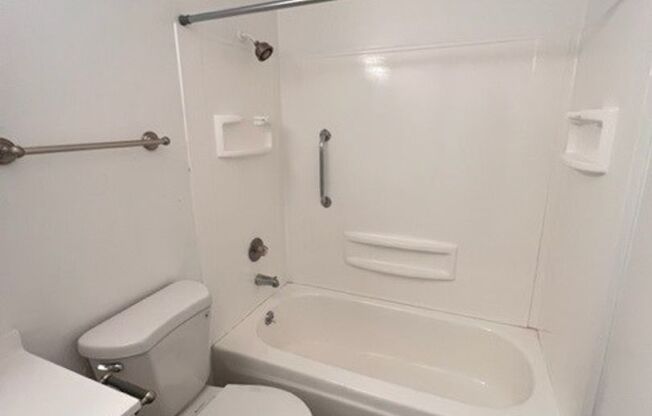 2 beds, 1 bath, 750 sqft, $1,700, Unit #302