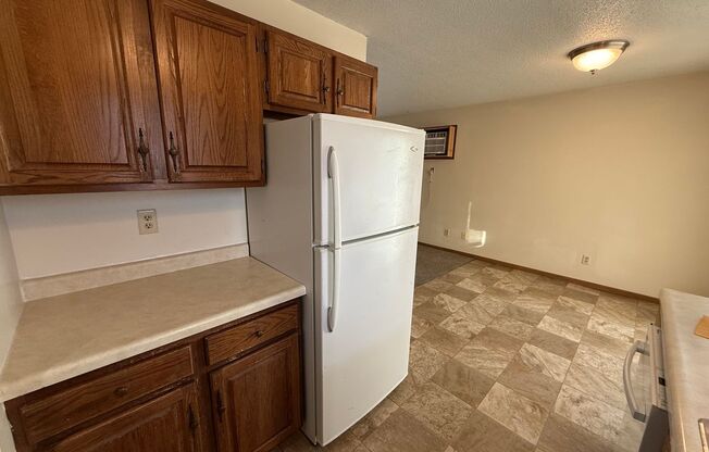 2 beds, 1 bath, 700 sqft, $1,199, Unit Upper