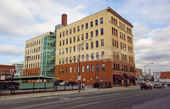 150 E MAIN ST