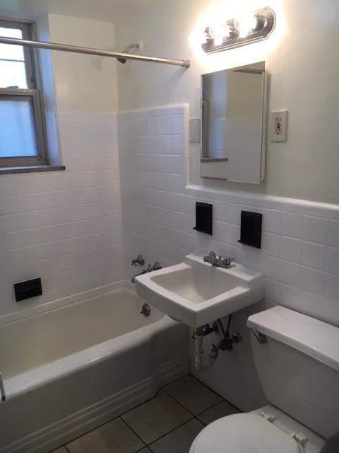 3 beds, 2 baths, $2,325, Unit 100 A